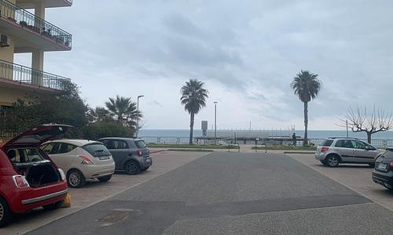 Montepaone Lido Bilo...