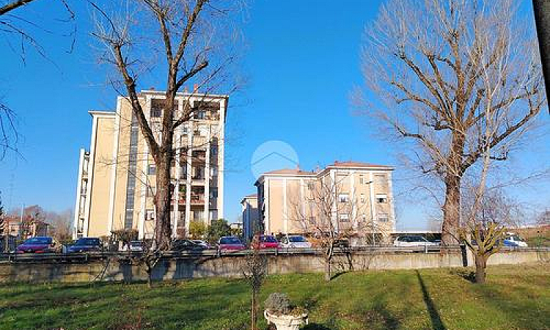 2 Locali A Parma...