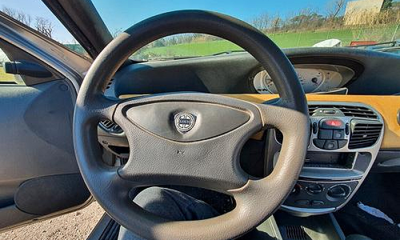Lancia Y 1.2I Cat El...