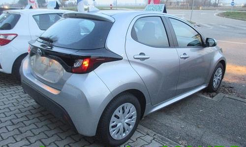 Toyota Yaris 1.0 5 P...