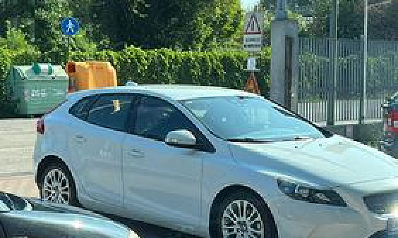 Volvo V40 1.6...