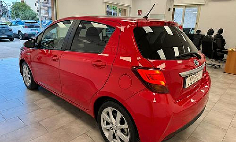 Toyota Yaris 1.5 Hyb...