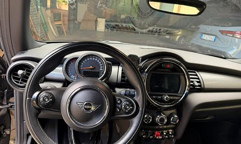 Mini Cooper Baker St...