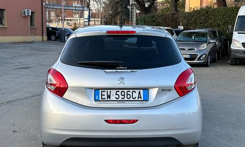 Peugeot 208 Puretech...