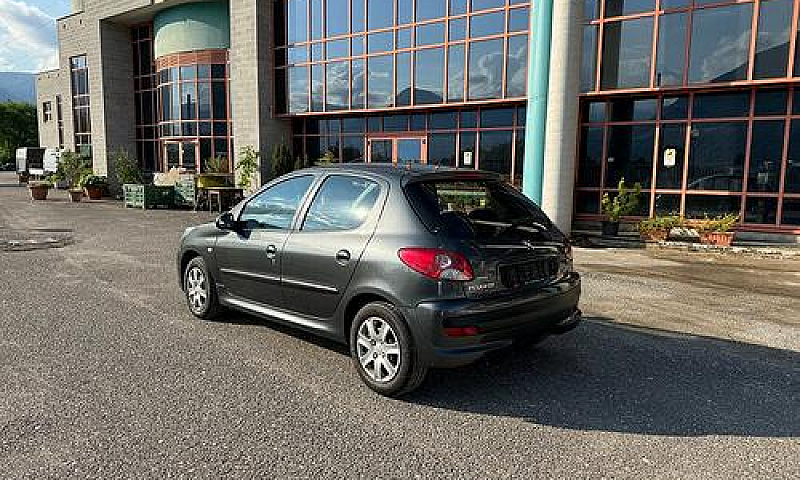 Peugeot 206 Plus 1.1...