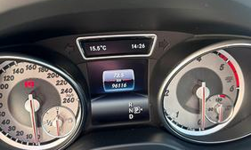Mercedes Gla...