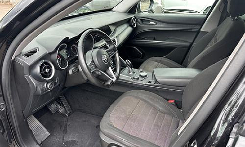 Alfa Romeo Stelvio 2...