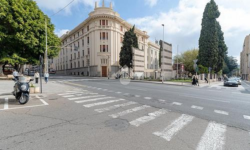 3 Locali A Cagliari...