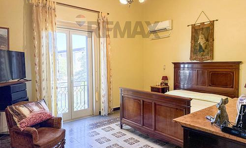 Porzione Di Villa - ...
