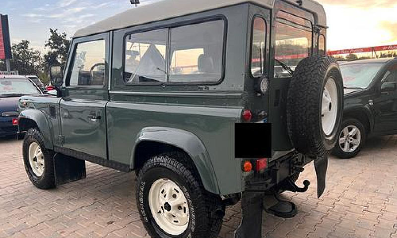 Land Rover Defender ...