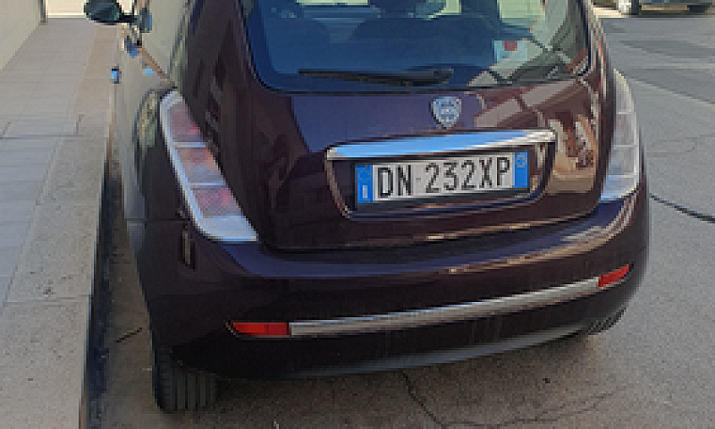 Lancia Y...