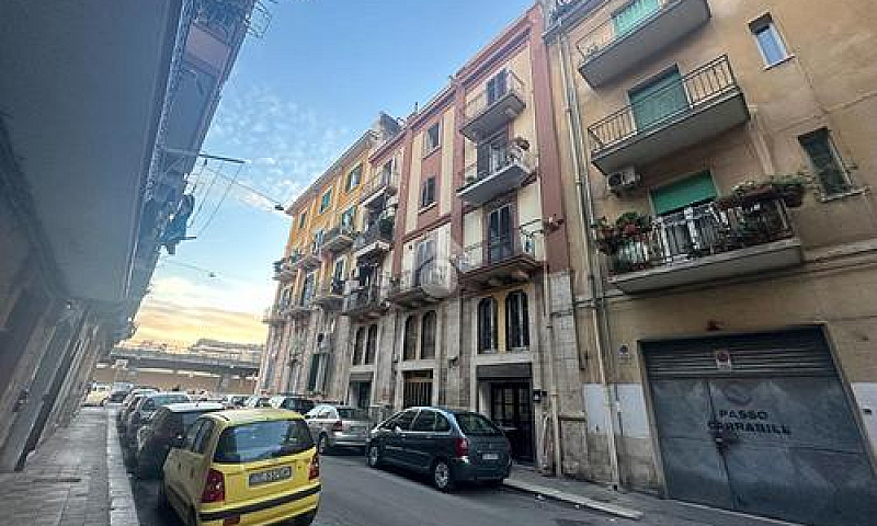 3 Locali A Bari...