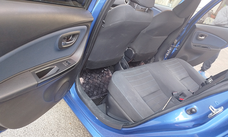 Toyota Yaris Hybrid ...