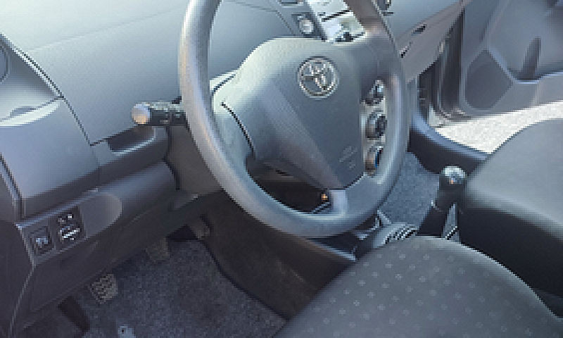 Toyota Yaris 1.0 Ben...