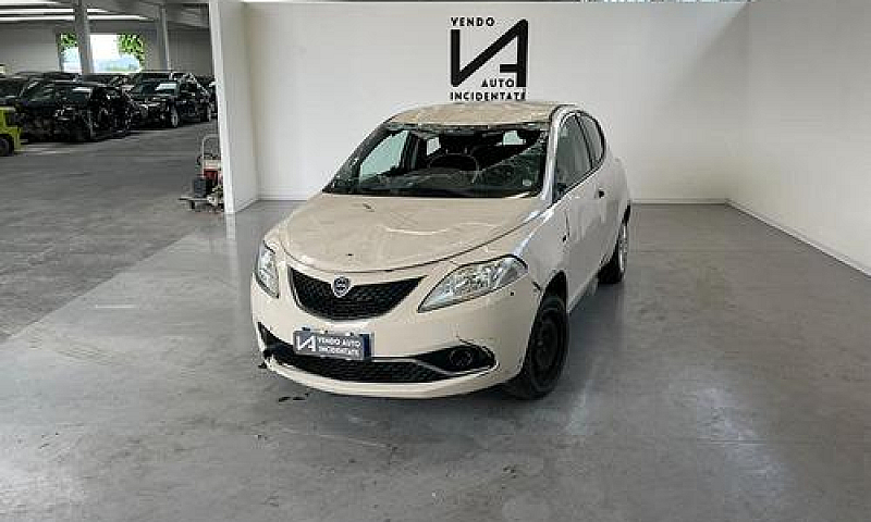 Lancia Ypsilon 1.2 6...