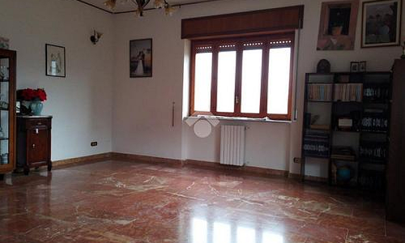 4 Locali A Mendicino...