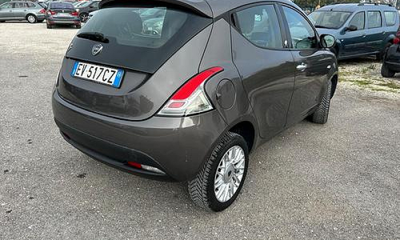 Lancia Ypsilon 0.9 T...