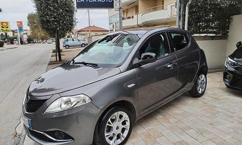 Lancia Ypsilon 1.3 M...