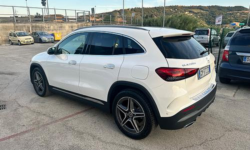 Mercedes-Benz Gla 22...