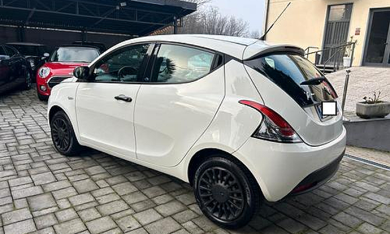 Lancia Ypsilon 1.2 6...