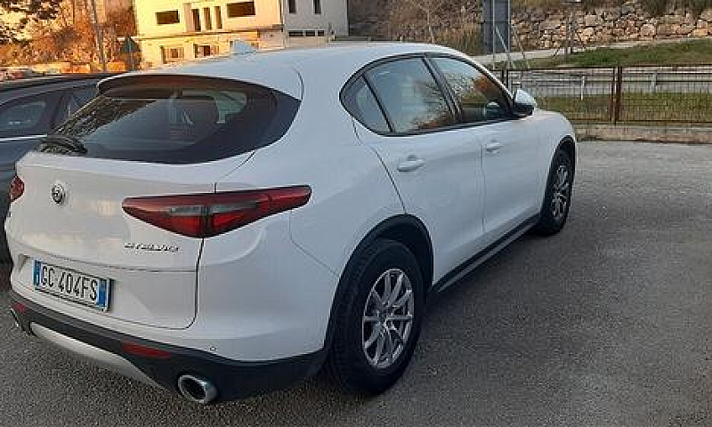 Alfa Romeo Stelvio 2...