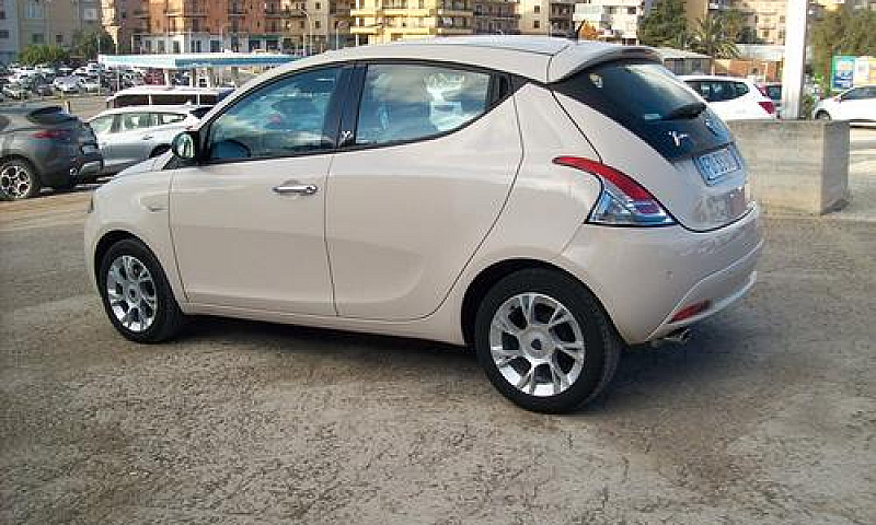 Lancia Ypsilon 1.3 M...