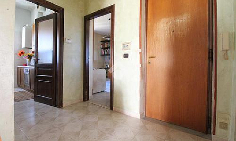 4 Locali A Campobass...