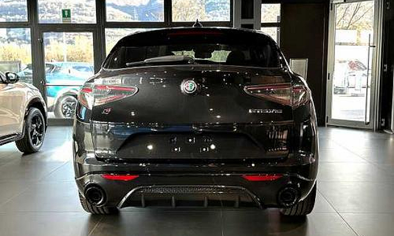 Alfa Romeo Stelvio 2...