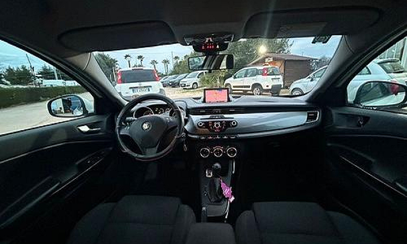 Alfa Romeo Giulietta...