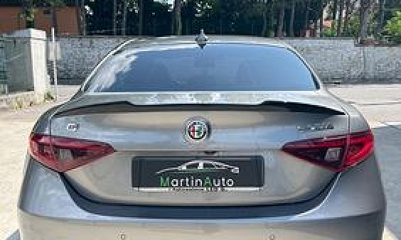 Alfa Romeo Giulia 2....