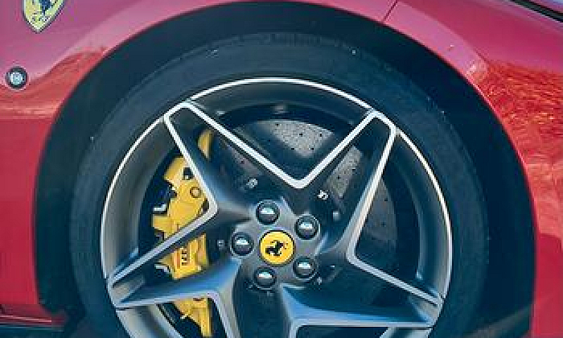 Ferrari F8 Tributo...