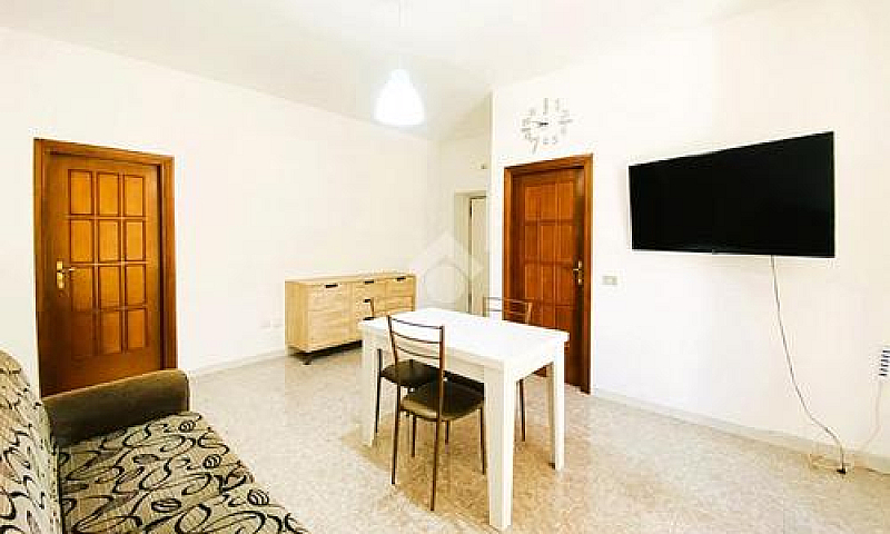 3 Locali A Paola...