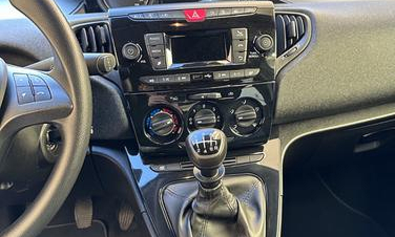 Lancia Ypsilon 1.0 7...