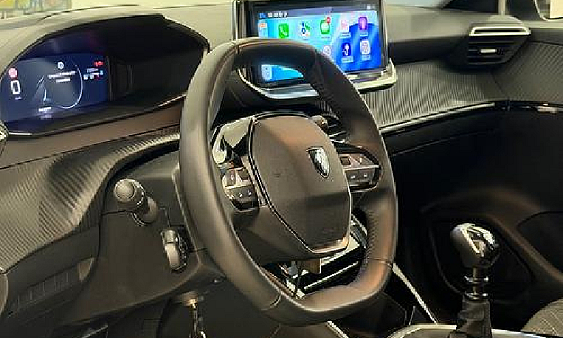 Peugeot 208 1.2 Benz...