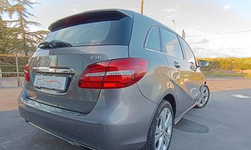 Mercedes-Benz B 180D...