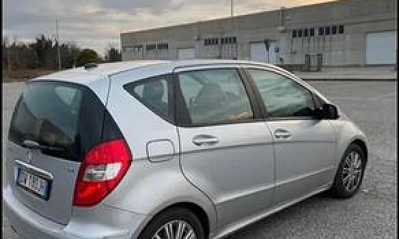 Mercedes A200D Speci...