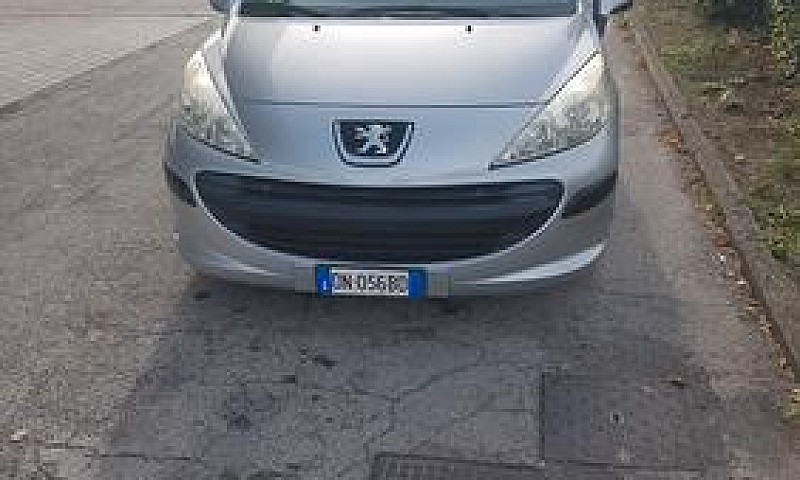 Peugeot 207 1.4 8V 7...