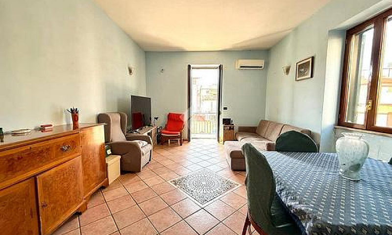 2 Locali A Pozzuoli...