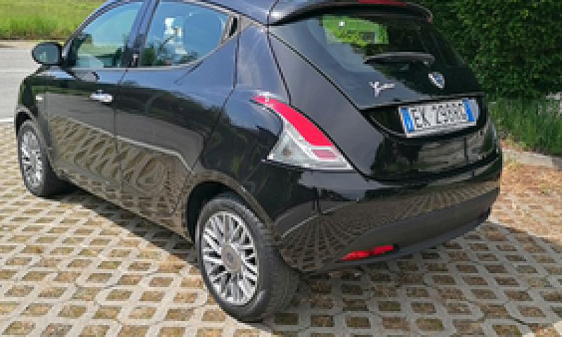 Lancia Ypsilon 1.3 M...