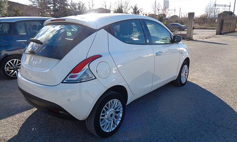 Lancia Ypsilon 0.9 T...