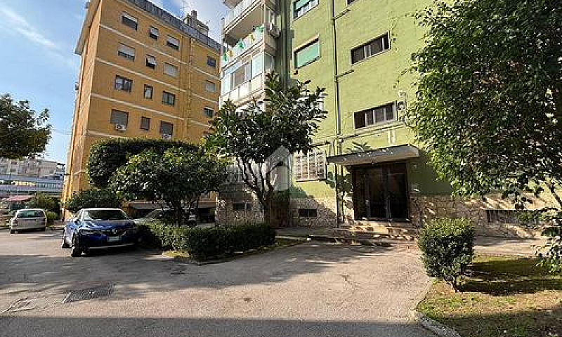 3 Locali A Napoli...