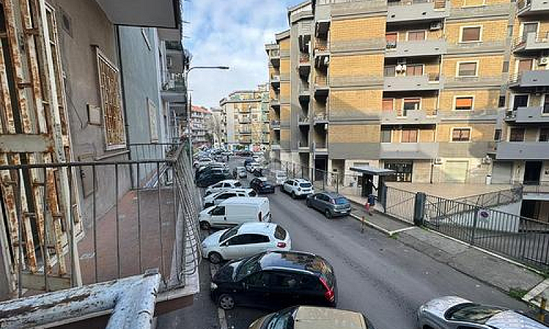 3 Locali A Foggia...