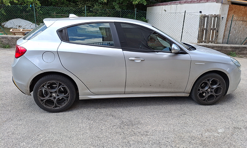 Alfa Romeo Giulietta...