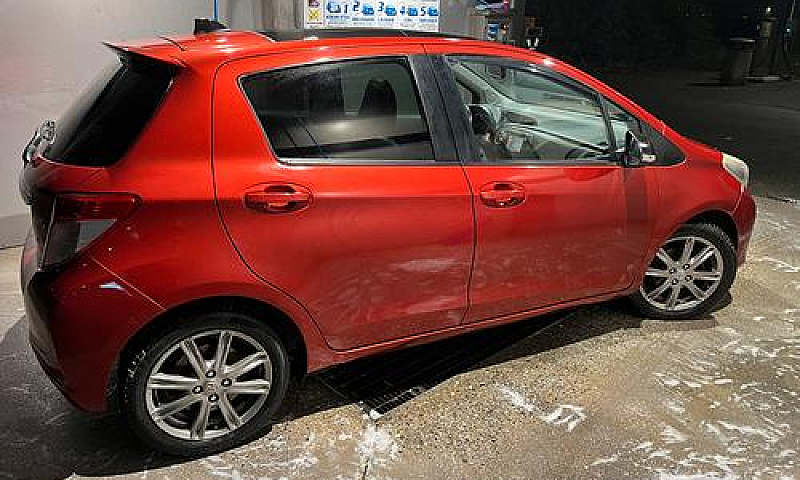 Toyota Yaris 2012 1....