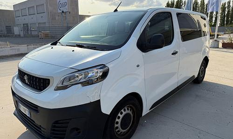 Peugeot Traveller Ex...