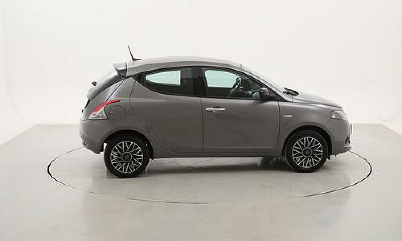 Lancia Ypsilon Hybri...