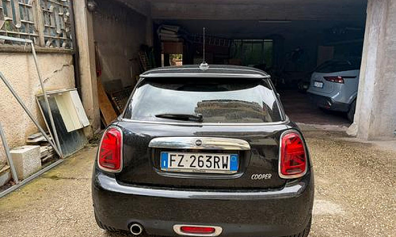 Mini Cooper Baker St...