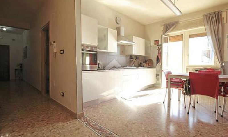 3 Locali A Termoli...