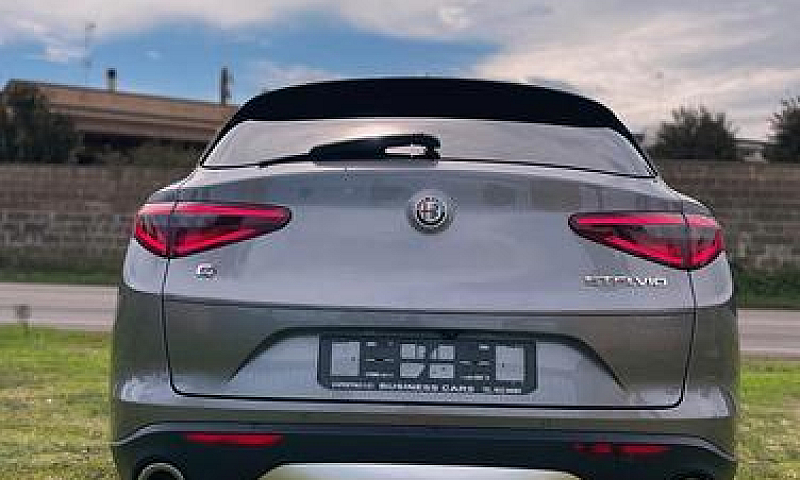 Alfa Romeo Stelvio 2...