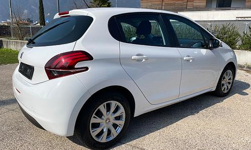 Peugeot 208 Puretech...